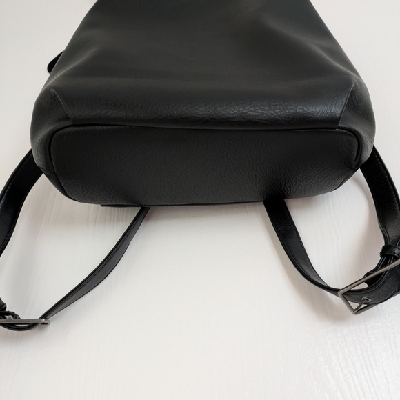 Matt & Nat Black Backpack - Picture 3 of 6